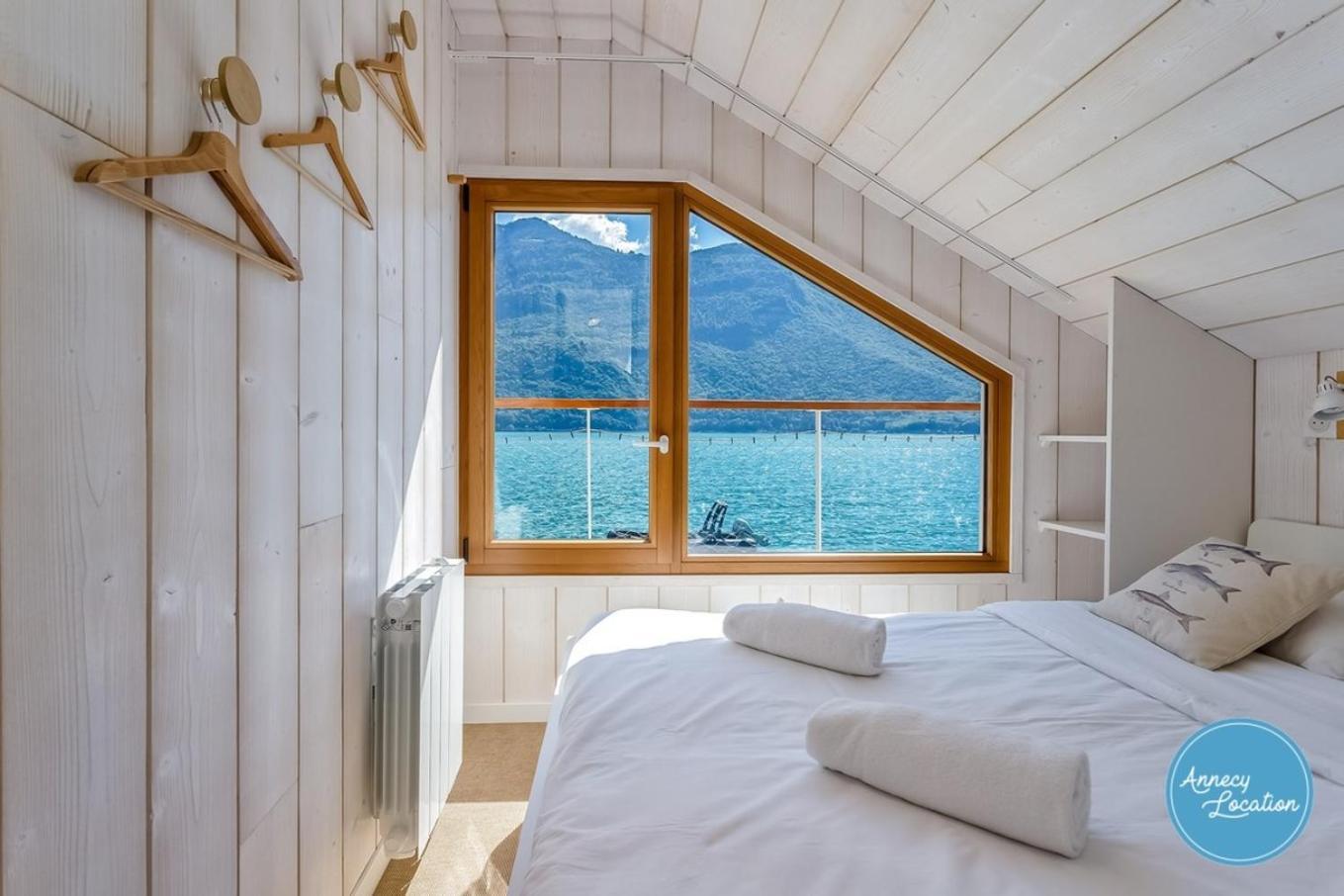 Chalet Coquillage Waterfront Escape On Lake Doussard Exterior photo